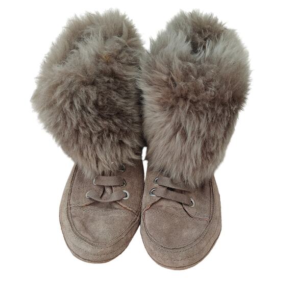 UGG Women’s 7 Sheepskin Fur Boots Chestnut Suede Cozy Winter Slip-On - Picture 1 of 6